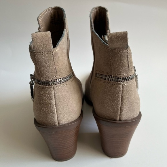 FERGIE- Nude Beige Ankle Boots Booties with Zipper Size 8.5 - Picture 4 of 7